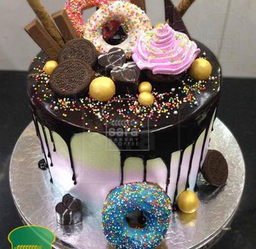 Chocolate Cake with kitkat and Oreo RG131